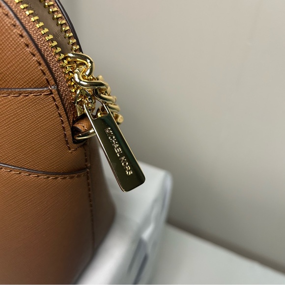 (Low start) Michael Kors Jet Set Travel Medium Done Tan Crossbody Bag - Picture 4 of 7